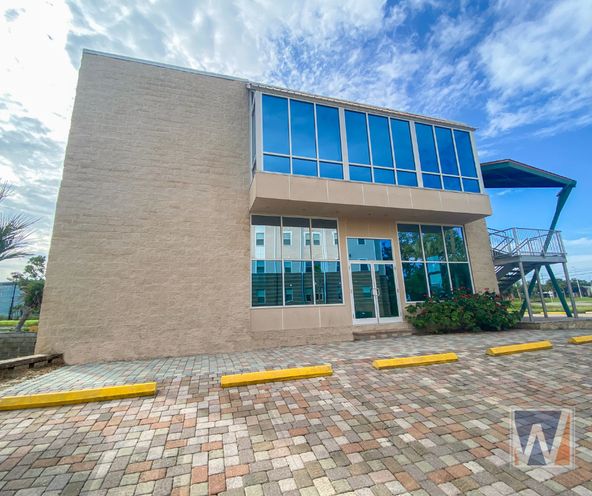 FSU & GCSC Campus Retail/ Office Building -Steps From Seminole Landing : 5102 Collegiate Dr, Panama City, FL 32405